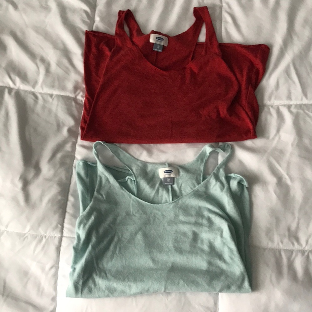 Set of 2 lightweight tank tops